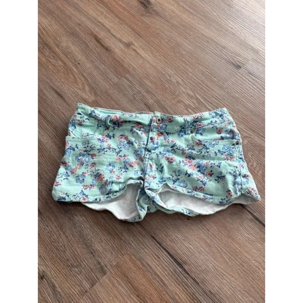Levi’s blue floral shorty shorts size 9